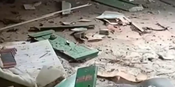 রাজারহাটে বাড়িতে বিস্ফোরণ; ছড়ালো চাঞ্চল্য, তদন্তে পুলিশ রাজারহাটে বাড়িতে বিস্ফোরণ; ছড়ালো চাঞ্চল্য, তদন্তে পুলিশ
