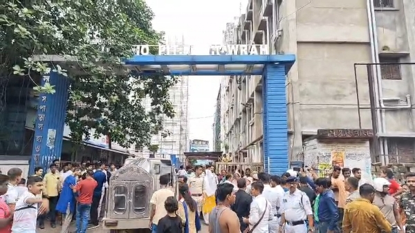 আদালতে পেশ আদালতে পেশ
