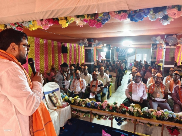 প্রশিক্ষণ শিবিরে বিমান ঘোষ প্রশিক্ষণ শিবিরে বিমান ঘোষ