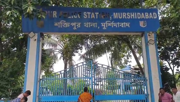 থানায় হাজির হুমায়ূন থানায় হাজির হুমায়ূন