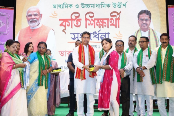 সংবর্ধনা অনুষ্ঠানে মুখ্যমন্ত্রী সংবর্ধনা অনুষ্ঠানে মুখ্যমন্ত্রী