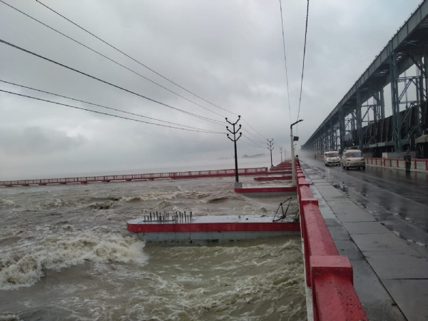 নেপালে ভারী বৃষ্টিতে ফুলেফেঁপে কোসি, ব্যারাজ থেকে ছাড়া হল ২.০৯ লক্ষ কিউসেক জল নেপালে ভারী বৃষ্টিতে ফুলেফেঁপে কোসি, ব্যারাজ থেকে ছাড়া হল ২.০৯ লক্ষ কিউসেক জল