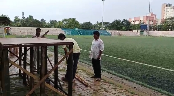 জায়ান্ট স্ক্রিন বসানোর তোড়জোড় জায়ান্ট স্ক্রিন বসানোর তোড়জোড়