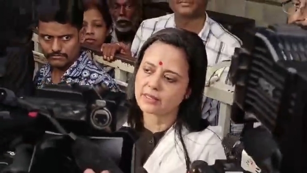 মহুয়া মৈত্র