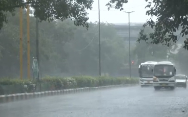 দিল্লির খুব কাছে এসে গেল বর্ষা, বদলে গেল আবহাওয়াও