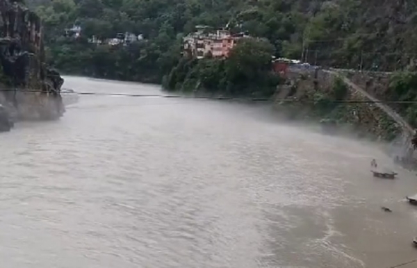 টানা বৃষ্টিতে রুদ্রপ্রয়াগে বাড়ছে নদীর জলস্তর, সতর্ক প্রশাসন