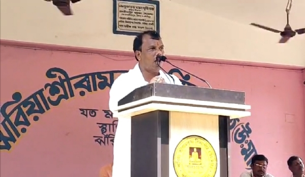 স্কুল পরিদর্শনে গোঘাট বিধায়ক
