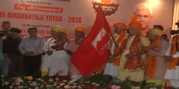 অমরনাথের উদ্দেশে রওনা তীর্থযাত্রীদের প্রথম দল, বিশেষ পূজার্চনা উপ-রাজ্যপালের