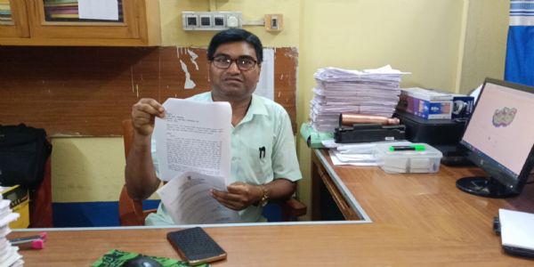 হবিবপুরে সরকারি কর্মীকে হেনস্থা ও ডিম ছোড়ার অভিযোগ, বিডিওর কাছে লিখিত অভিযোগ