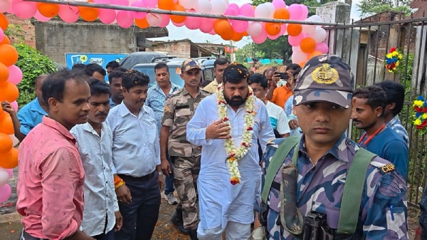 রক্তদান শিবিরে বিমান ঘোষ রক্তদান শিবিরে বিমান ঘোষ
