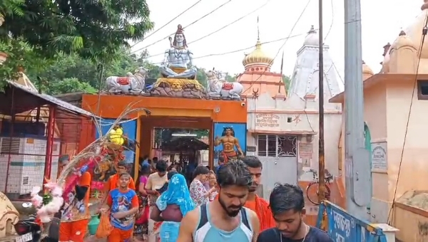 গর্ভগৃহে প্রবেশ নয়