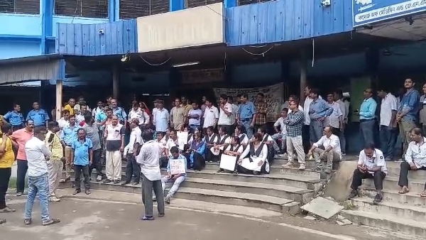 বিক্ষোভ হাসপাতালে