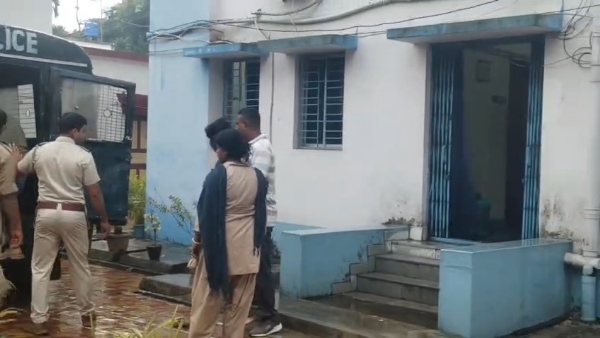 আদালতে পেশ