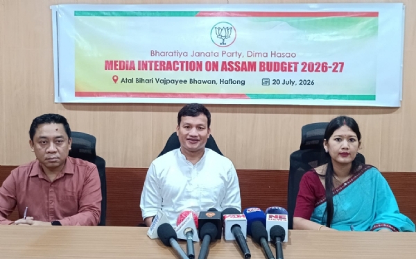 বিধায়ক রূপালি লাংথাসাকে পাশে নিয়ে সাংবাদিক সম্মেলনে সিইএম দেবোলাল গার্লোসা