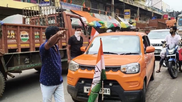 ধর্মতলা যাওয়ার পথে আরামবাগে ঘুরিয়ে দেওয়া হল কংগ্রেসের গাড়ি