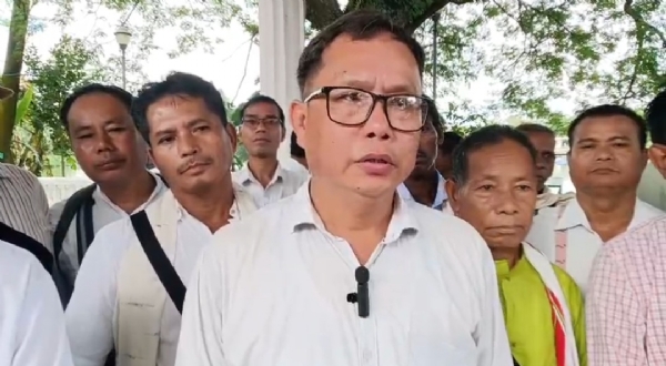 বক্তব্য রাখেন সংগঠনের কর্মকর্তারা