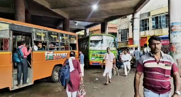 স্বাভাবিক বাস চলাচল আরামবাগ বাসস্ট্যান্ডে