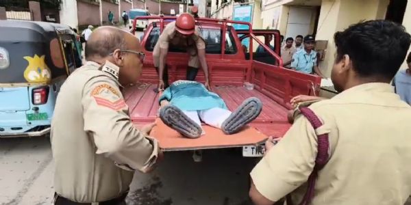 শ্যামলী বাজারে বাইক-অটোরিকশার মুখোমুখি সংঘর্ষ, গুরুতর আহত গৃহবধূ