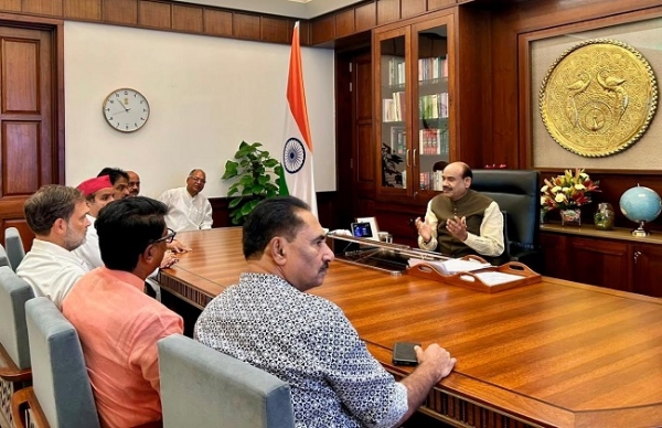 ছাত্রদের উপর পুলিশি ‘নির্মমতা’ ও পরীক্ষা সংকট নিয়ে সংসদে আলোচনার দাবি রাহুলের