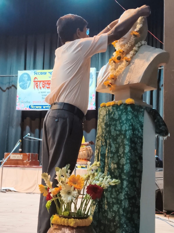 দ্বিজেন্দ্রলালের রায়ের জন্মভিটেয় স্মরণানুষ্ঠান দ্বিজেন্দ্রলালের রায়ের জন্মভিটেয় স্মরণানুষ্ঠান