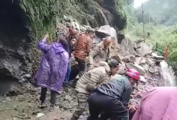 কেদার উপত্যকায় ভারী বৃষ্টি, ট্রেকিং রুটে ব্যাহত যাতায়াত