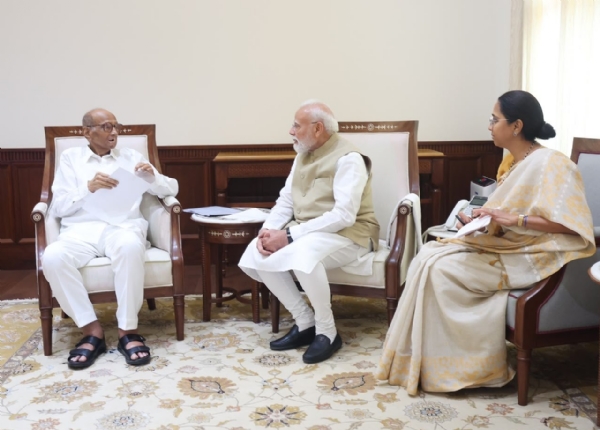 প্রধানমন্ত্রী সকাশে পওয়ার ও সুপ্রিয়া সুলে, কথা হয়েছে নানা বিষয়ে