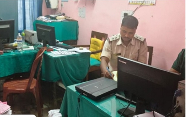 হাসপাতালে পুলিশের তল্লাশি হাসপাতালে পুলিশের তল্লাশি