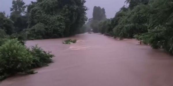 গুজরাটের নভসারিতে বন্যা পরিস্থিতি, ভারী বৃষ্টি তাপিতেও