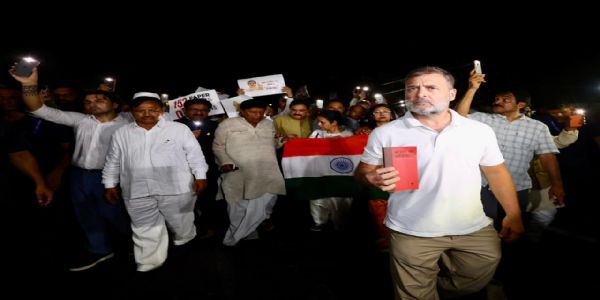 নিট পেপার লিকের প্রতিবাদে গান্ধী স্মৃতিতে রাহুল গান্ধী-সহ বিরোধী সাংসদদের শ্রদ্ধা
