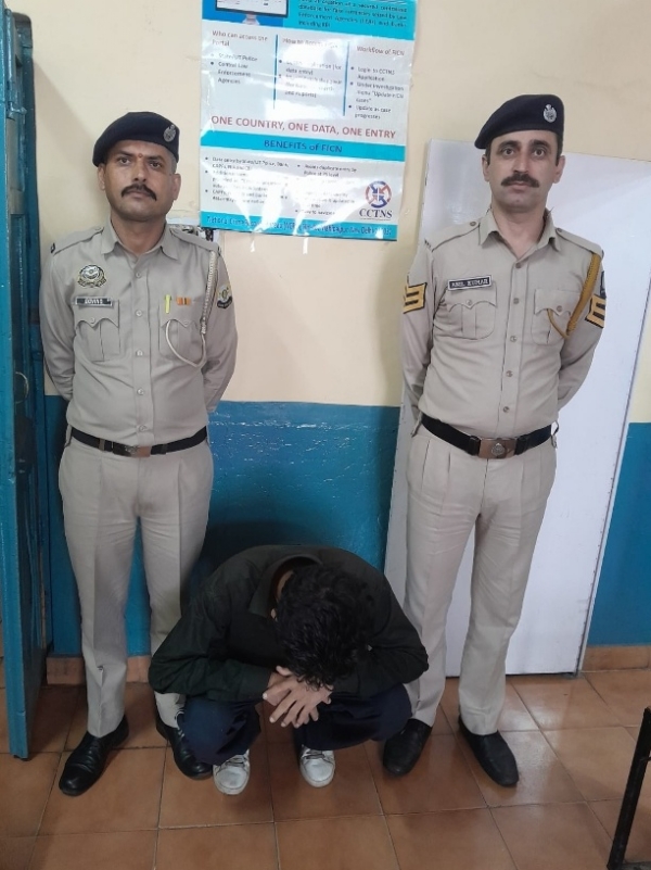 শিমলায় তিনটি ল্যাপটপ উদ্ধার, গ্রেফতার এক যুবক শিমলায় তিনটি ল্যাপটপ উদ্ধার, গ্রেফতার এক যুবক