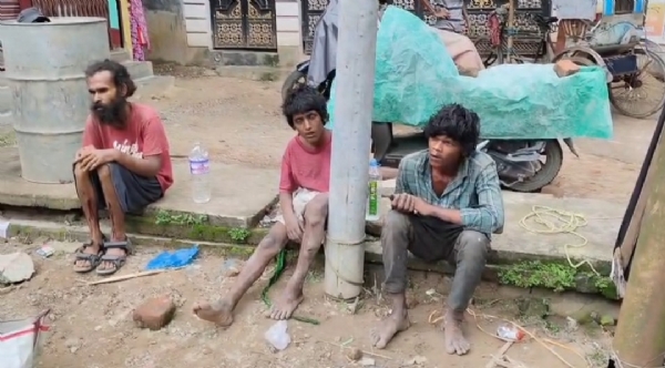 তিন চোর আটক