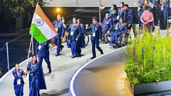 স্কটল্যান্ডের গ্লাসগোতে ঐতিহ্যবাহী ও রঙিন আয়োজনের মধ্য দিয়ে গেমসের উদ্বোধন হল