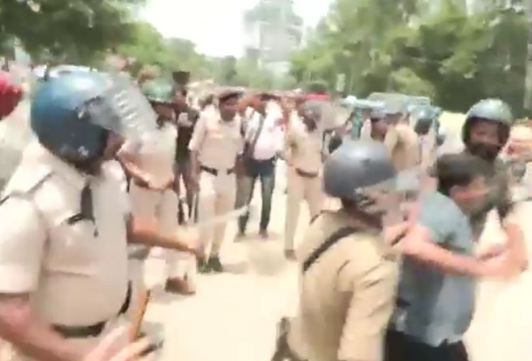 নিট কাণ্ডে এবার ধুন্ধুমার পাটনায়, পুলিশ ও আন্দোলনকারীদের মধ্যে সংঘর্ষ