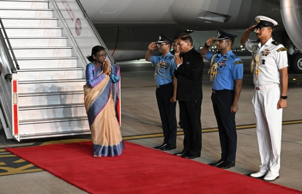 ত্রিদেশীয় সফর শেষে দেশে ফিরেছেন রাষ্ট্রপতি মুর্মু ত্রিদেশীয় সফর শেষে দেশে ফিরেছেন রাষ্ট্রপতি মুর্মু
