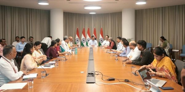 দায়িত্ব বাড়ল প্রহ্লাদ যোশীর, গ্রহণ করলেন শিক্ষা মন্ত্রকের দায়িত্ব