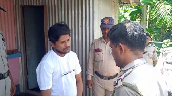 নেশা সামগ্রী সহ গ্রেফতার