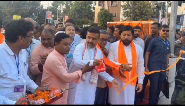 ফ্লাইওভারের উদ্বোধন করছেন মুখ্যমন্ত্রী