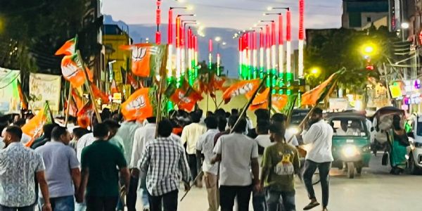 ডিজিপি-র মৃত্যু ইস্যুতে মুখ্যমন্ত্রীর বাসভবনের সামনে কংগ্রেসের বিক্ষোভের নিন্দায় যুব মোর্চার প্রতিবাদ মিছিল