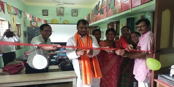 সামন্তখণ্ড প্রাথমিক বিদ্যালয়ে প্রজেক্টরের উদ্বোধন করলেন বিধায়ক প্রশান্ত দিগার