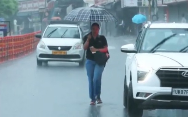 ভারী বৃষ্টি উত্তরাখণ্ডে, দেহরাদূনে জারি কমলা সতর্কতা