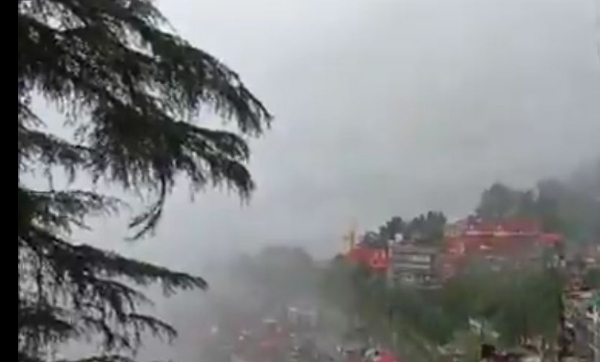 আচমকাই ঘন কুয়াশা শিমলায়; রাতভর টানা বৃষ্টি হিমাচলে, একাধিক জেলায় সতর্কতা