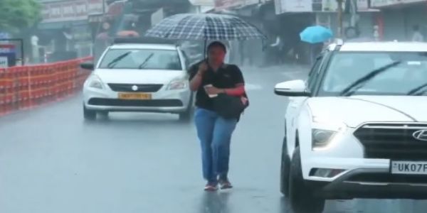ভারী বৃষ্টি উত্তরাখণ্ডে, দেহরাদূনে জারি কমলা সতর্কতা