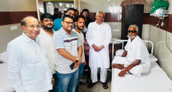 আইজিআইসিতে চিকিৎসাধীন প্রাক্তন নিরাপত্তা আধিকারিকের খোঁজ নিলেন নীতীশ কুমার