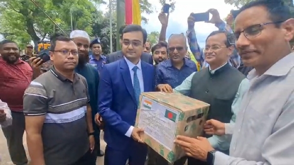 আনারস পাঠানো হল বাংলাদেশ