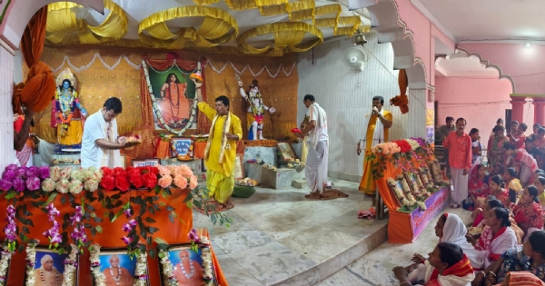 গুরুপূর্ণিমায় ভক্তিমুখর মন্মথপুর প্রণব মন্দিরে গুরুপূর্ণিমায় ভক্তিমুখর মন্মথপুর প্রণব মন্দিরে