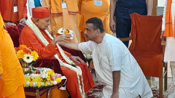 গুরু পূর্ণিমায় বেলুড় মঠে মুখ্যমন্ত্রী শুভেন্দু অধিকারী