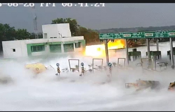 কৌশাম্বির ট্যাঙ্কার বিস্ফোরণে মৃত বেড়ে ৫