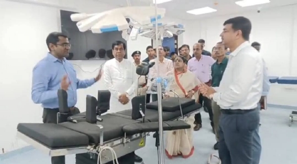 সিভিল হাসপাতালে মেয়র সিভিল হাসপাতালে মেয়র
