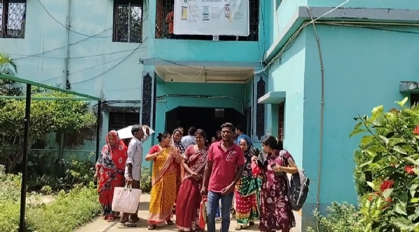 অন্নপূর্ণা যোজনায় টাকা না পাওয়াই গোঘাট দু নাম্বার বিডিও অফিসে বিক্ষোভ মহিলাদের অন্নপূর্ণা যোজনায় টাকা না পাওয়াই গোঘাট দু নাম্বার বিডিও অফিসে বিক্ষোভ মহিলাদের