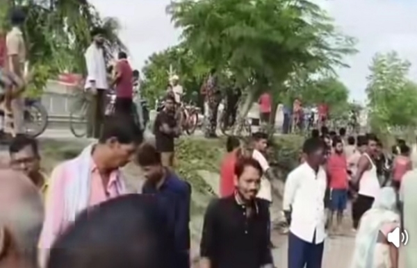 নওগাছিয়ায় ট্রাক দুর্ঘটনায় দুই শিশুসহ তিনজনের মৃত্যু নওগাছিয়ায় ট্রাক দুর্ঘটনায় দুই শিশুসহ তিনজনের মৃত্যু